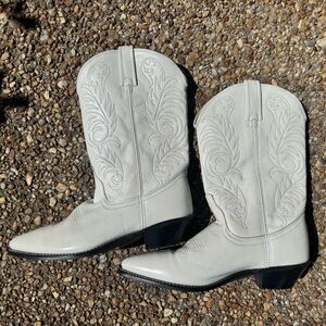 ACME White Women's Western Embroidered Heeled Cowboy Boots